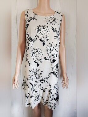NWOT!! Moonbasa, Floral Sleeveless Shift Dress. Size L